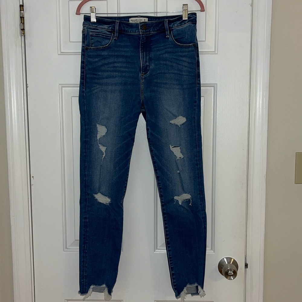 Abercrombie & Fitch super skinny ankle high rise jean, size 29/8. EUC